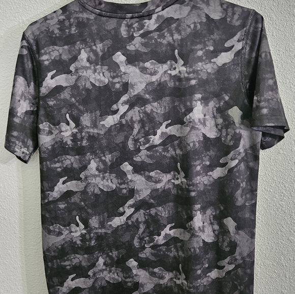 Old Navy Active Black & Gray Camo Go-Dry Tee Youth XXL (18) - Picture 2 of 4